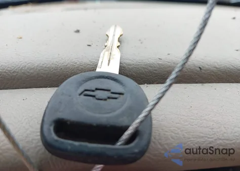 2001 Chevrolet Silverado 1500 Ls z USA, uszkodzony, nr VIN 1GCEK19T81E218002